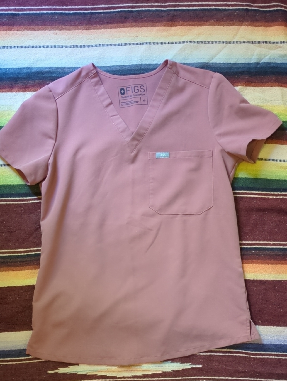 FIGS Catarina V-Neck Scrub Top in Dusty Rose